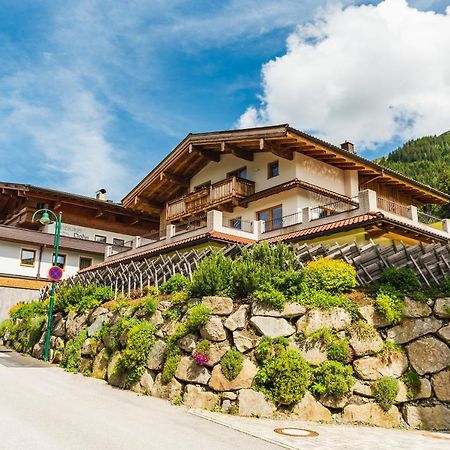 Haus Sabrina - Ferienwohnungen Saalbach Exterior foto