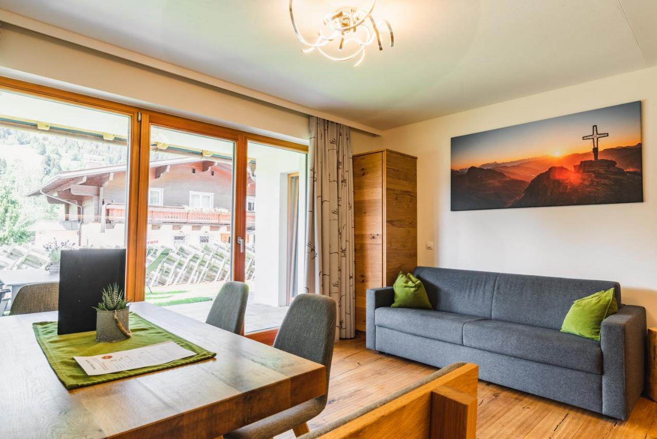 Haus Sabrina - Ferienwohnungen Saalbach Exterior foto